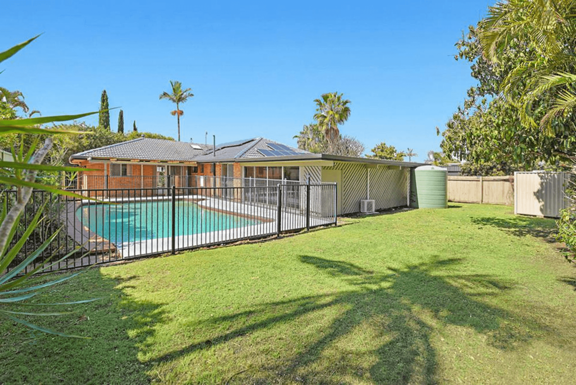 1 McCleary Street, Sorrento, QLD 4217