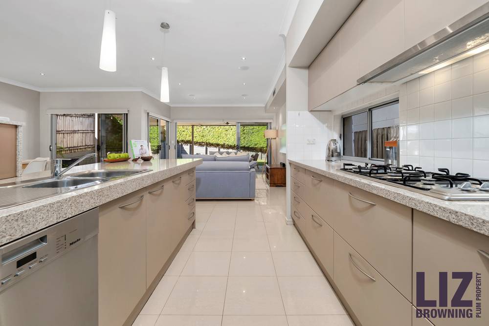9A Kenton Street, CHAPEL HILL, QLD 4069