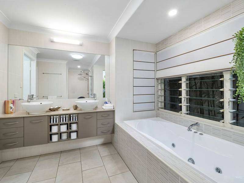 1 Muller Street, PALM COVE, QLD 4879