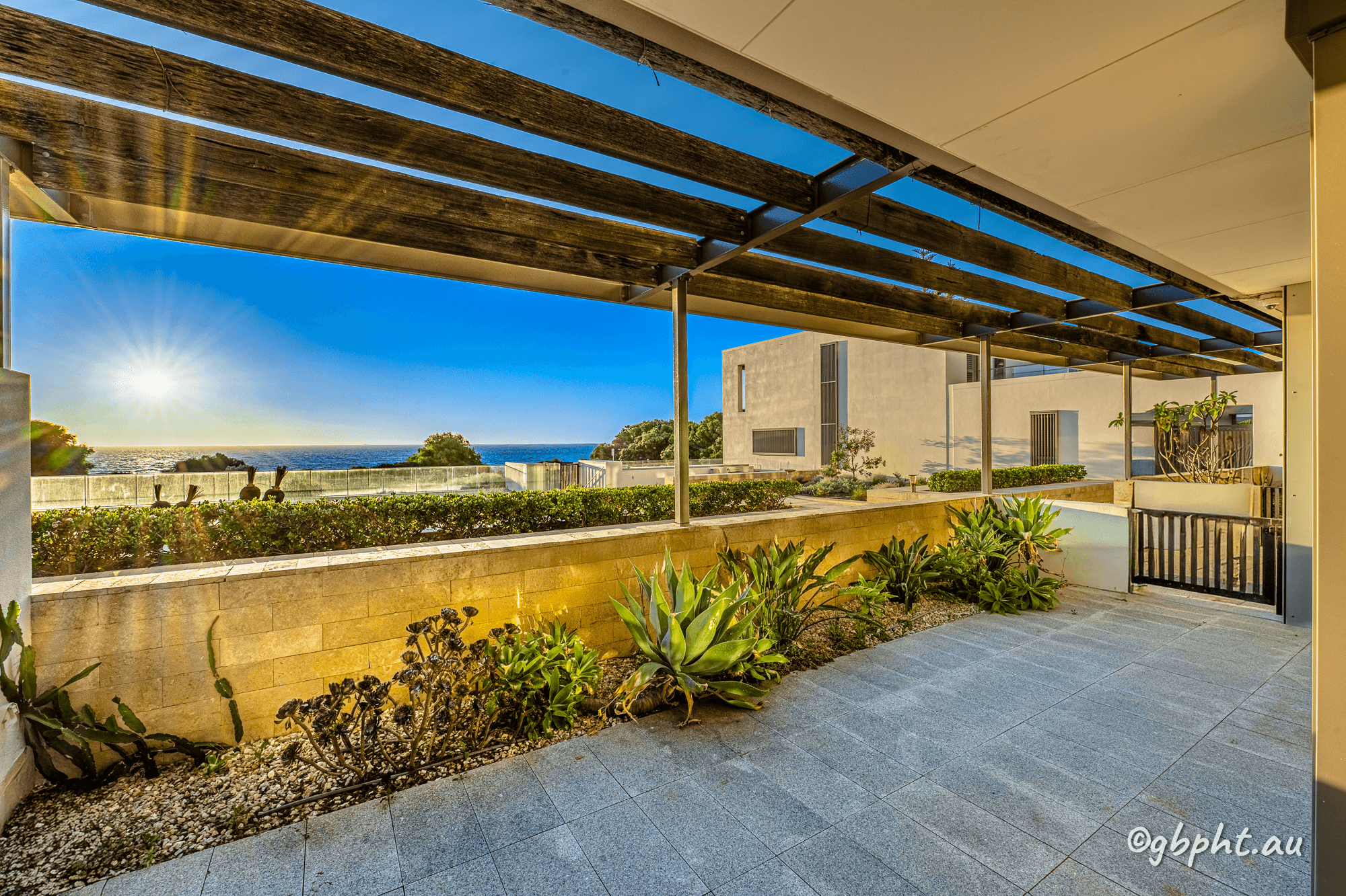 2/23 Ocean Drive, NORTH COOGEE, WA 6163