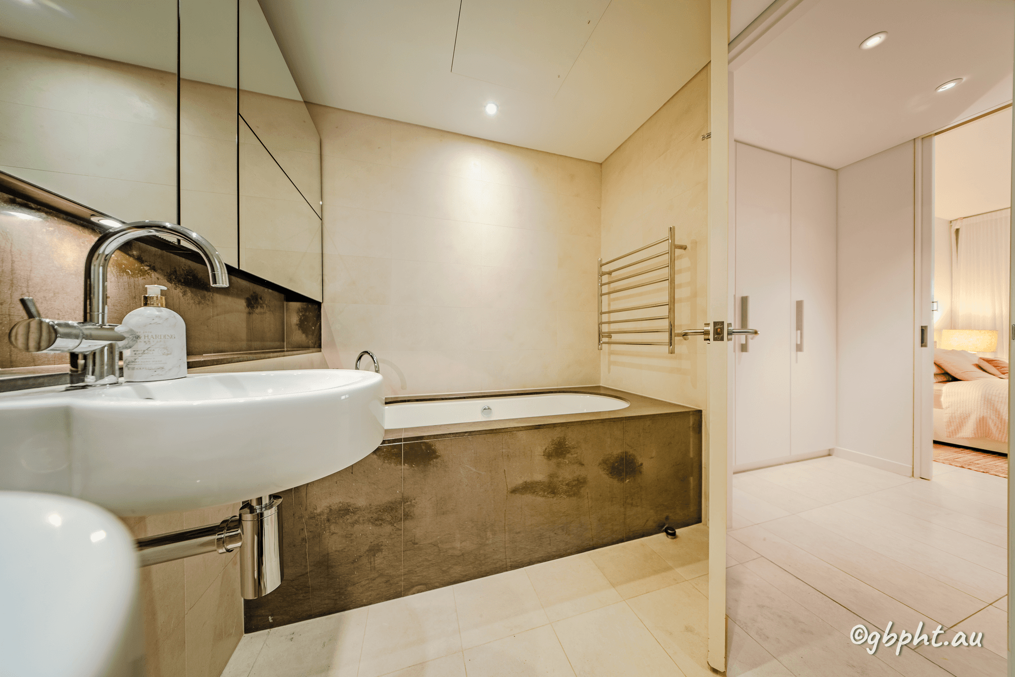 2/23 Ocean Drive, NORTH COOGEE, WA 6163