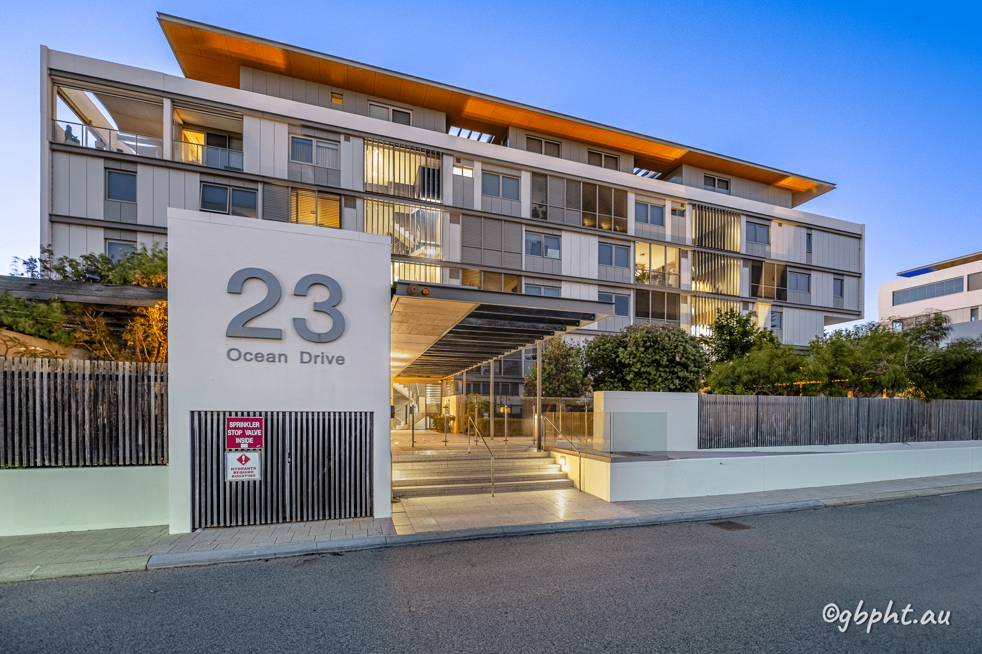 2/23 Ocean Drive, NORTH COOGEE, WA 6163