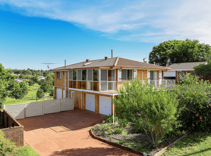 2 Oakleigh Street, Rockville, QLD 4350