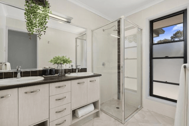 44 BUZAKI ROAD, GLASS HOUSE MOUNTAINS, QLD 4518