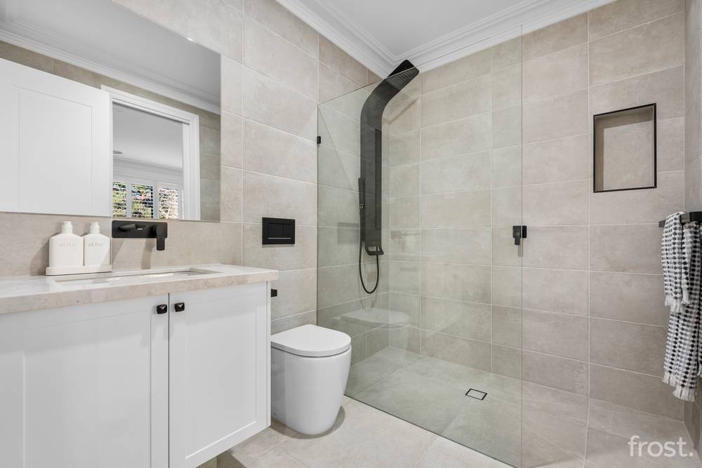 17 New Road, Oak Park, VIC 3046