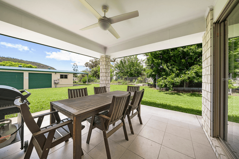 12 Edward Street, ESK, QLD 4312