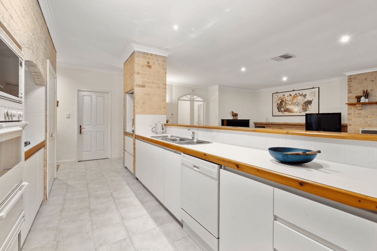 54 Tweeddale Road, Applecross, WA 6153