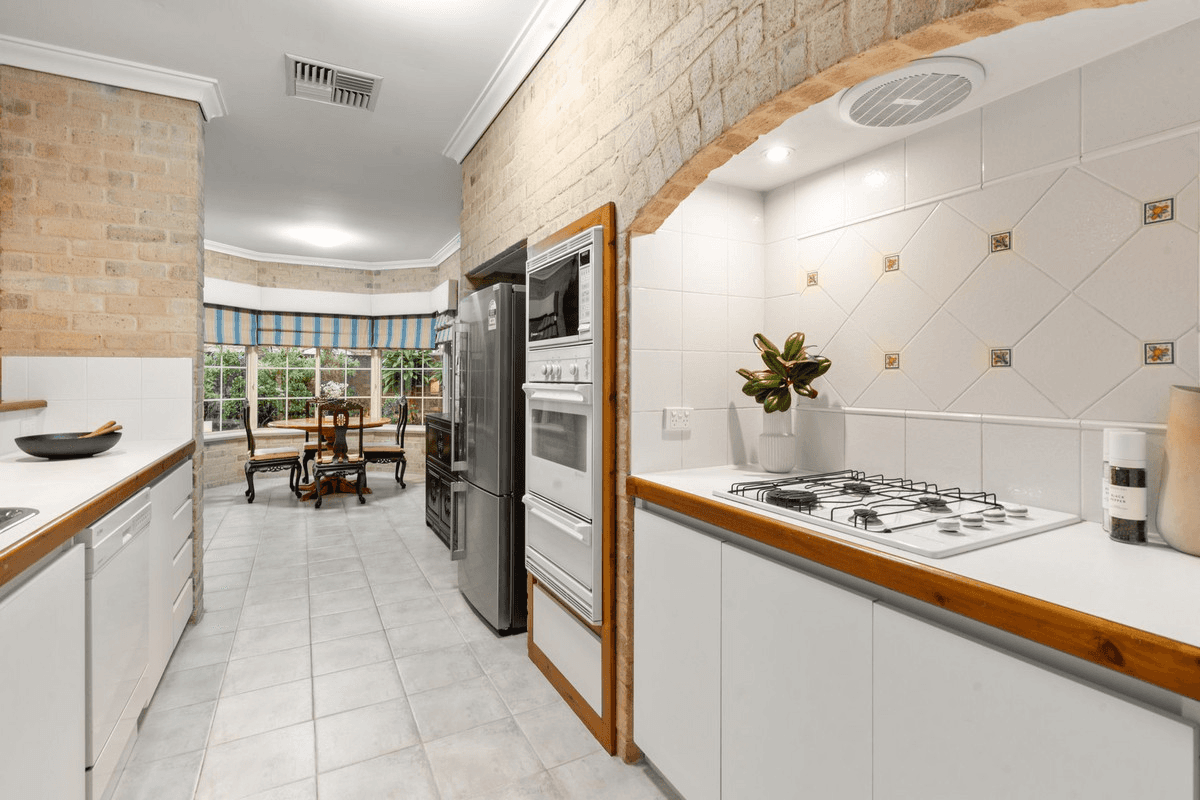 54 Tweeddale Road, Applecross, WA 6153
