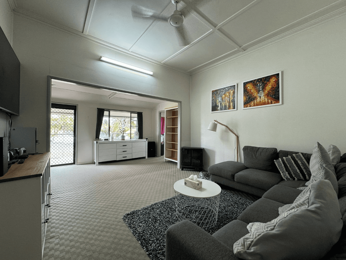 32 Kelvin Street, Monto, QLD 4630