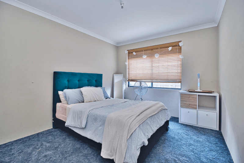 9 Pockett Avenue, ROCKINGHAM, WA 6168