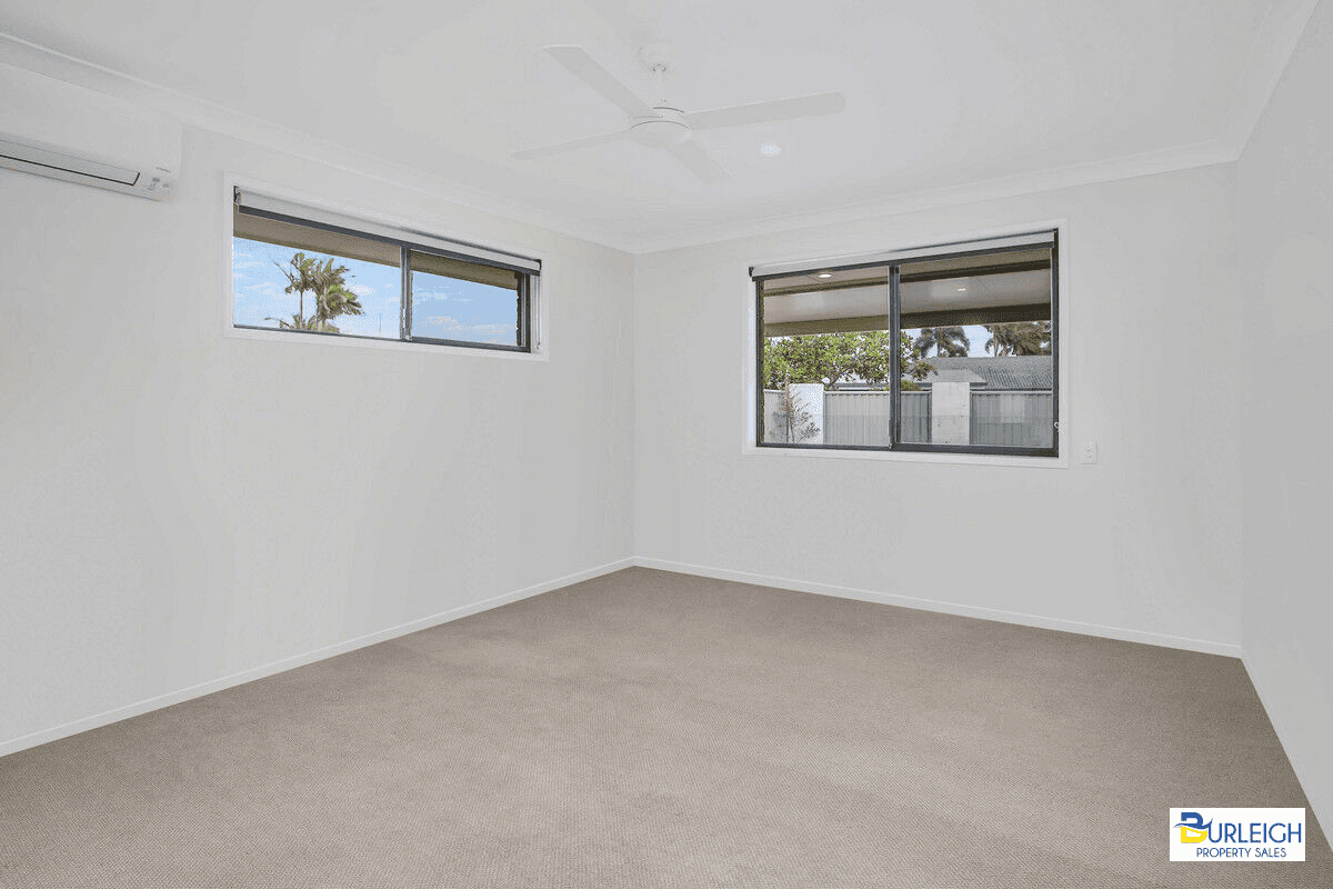 2/8 Logan Avenue, MIAMI, QLD 4220