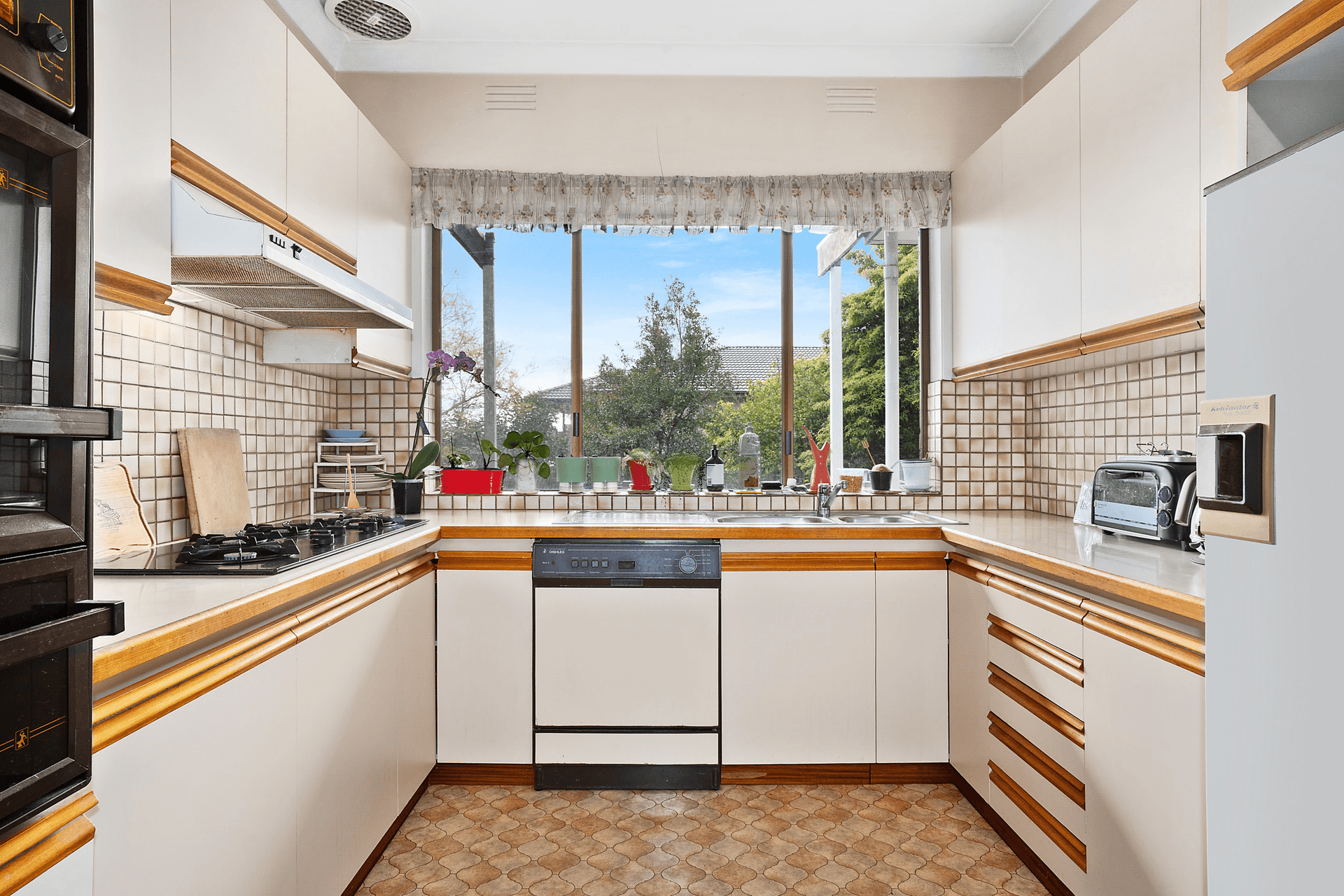 23 Essex Road, Mount Waverley, VIC 3149