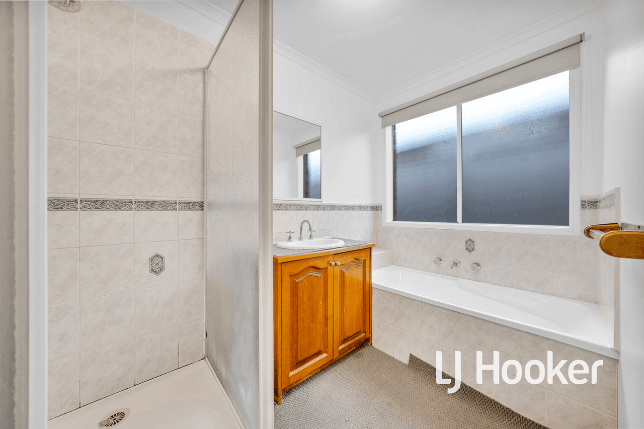 4 Beech Place, HALLAM, VIC 3803