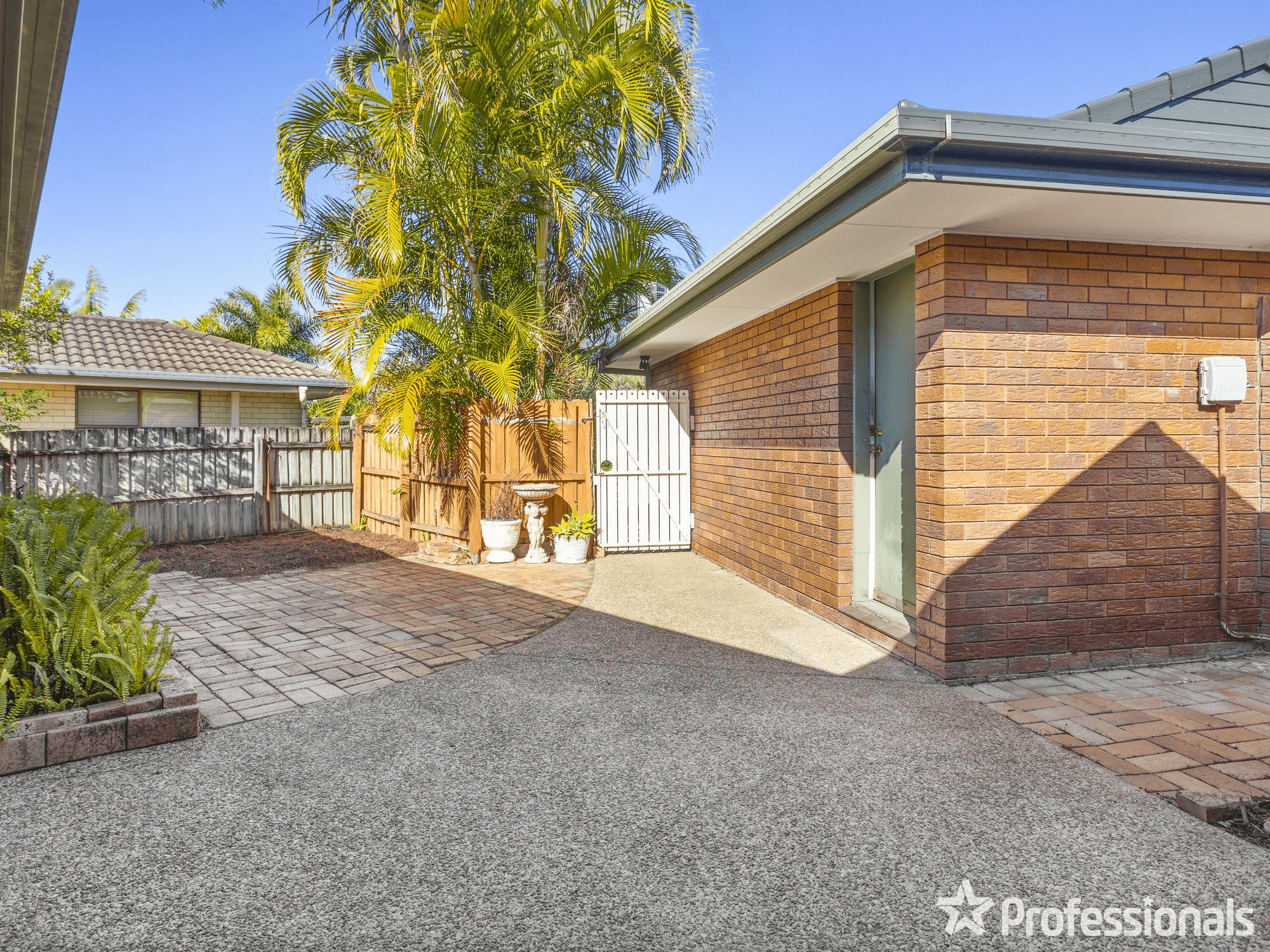 2/9 Snowgum Court, BURLEIGH WATERS, QLD 4220