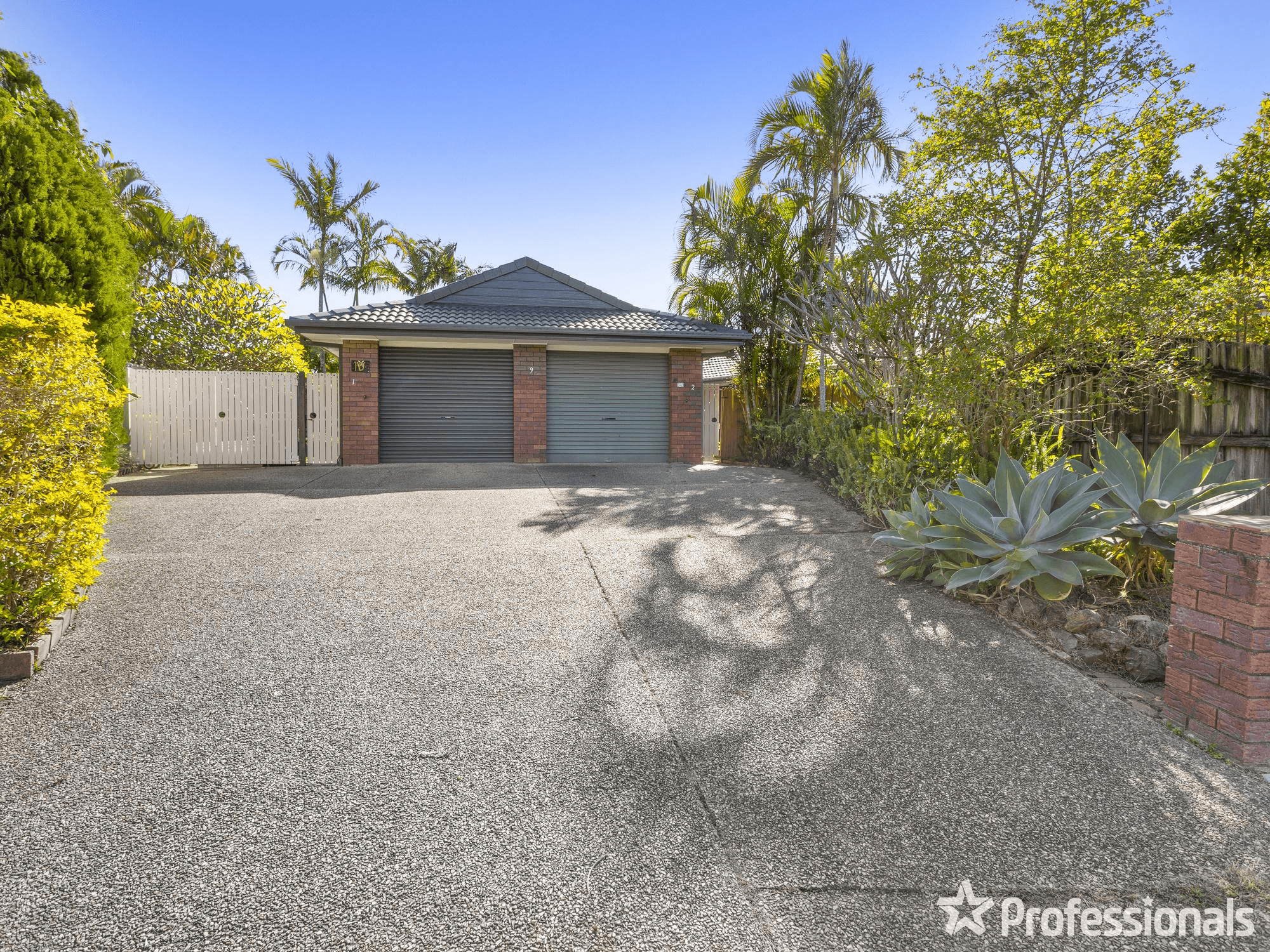 2/9 Snowgum Court, BURLEIGH WATERS, QLD 4220