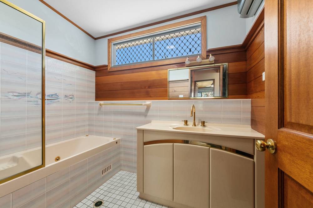 98 Anita Avenue, LAKE MUNMORAH, NSW 2259