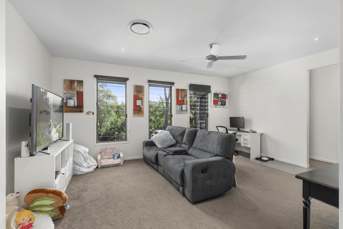 5 Park Court, MUDGEERABA, QLD 4213