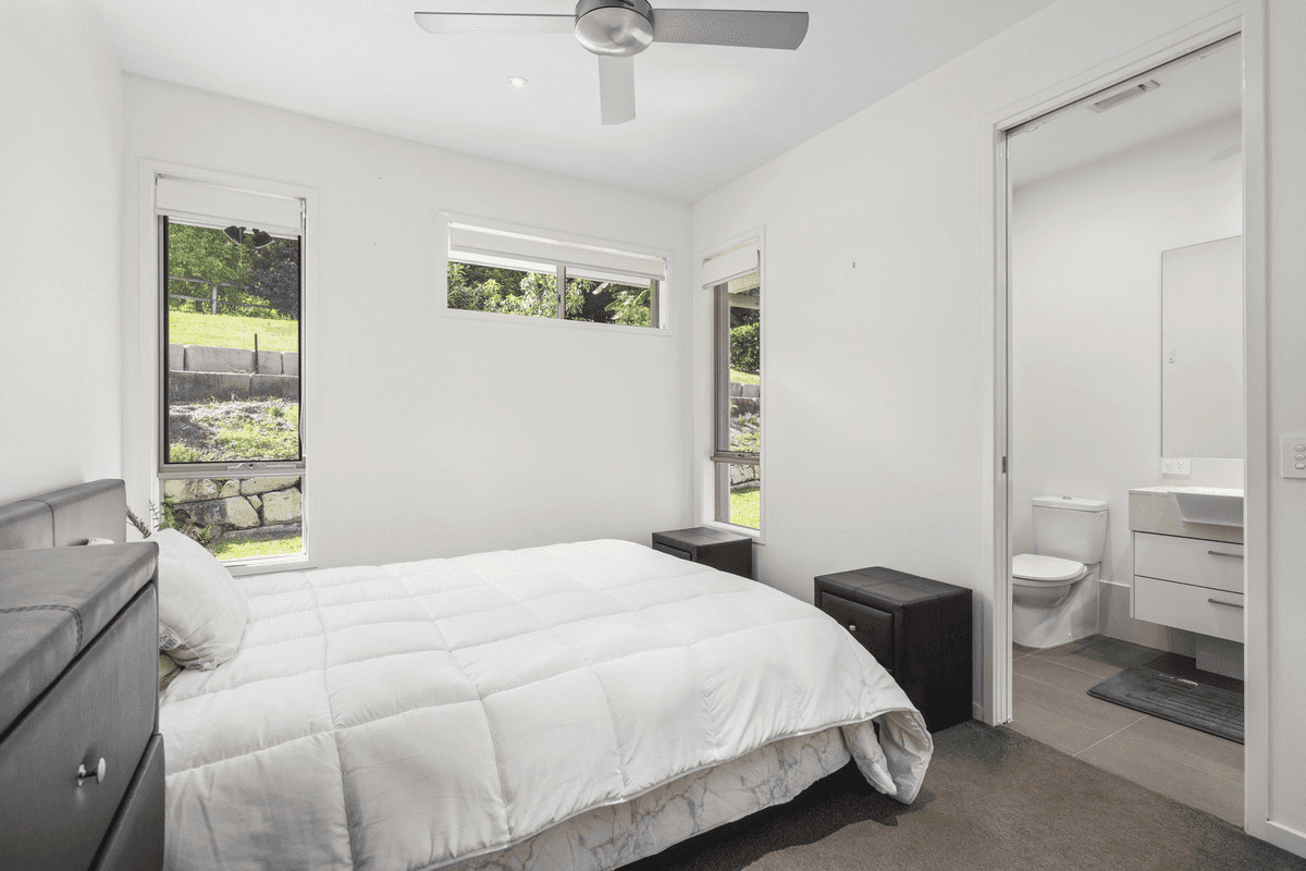 5 Park Court, MUDGEERABA, QLD 4213