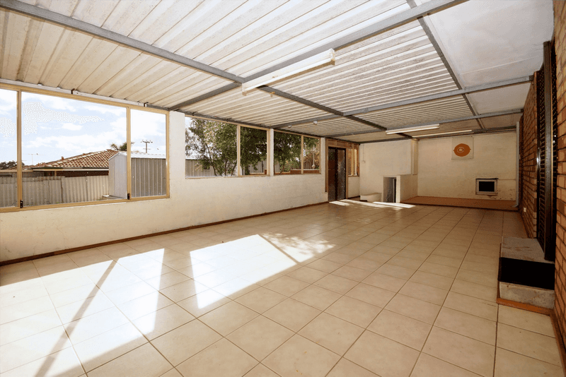 1 Binstead Court, KOONDOOLA, WA 6064