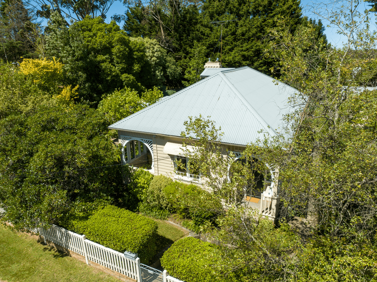 16 Clyde Avenue, BLACKHEATH, NSW 2785