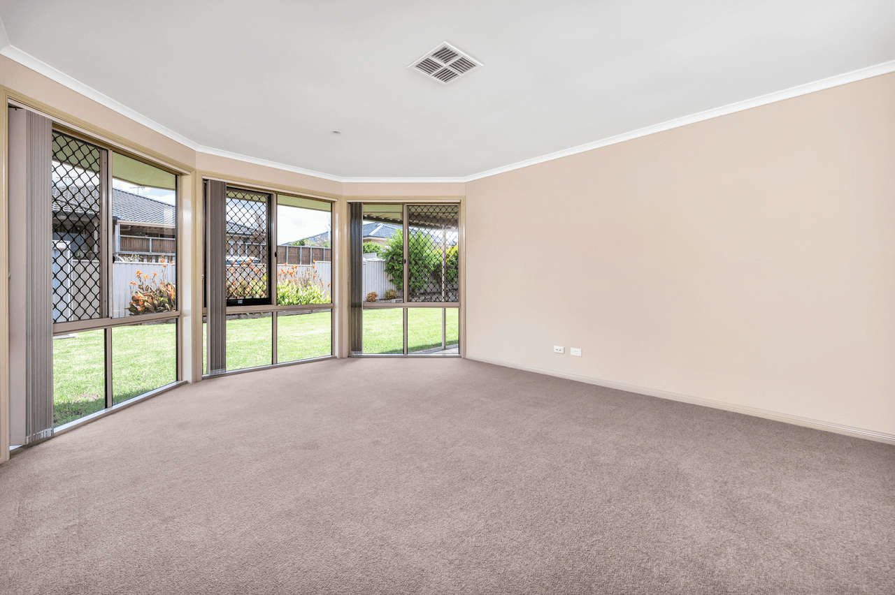 68 Casey Drive, HUNTERVIEW, NSW 2330