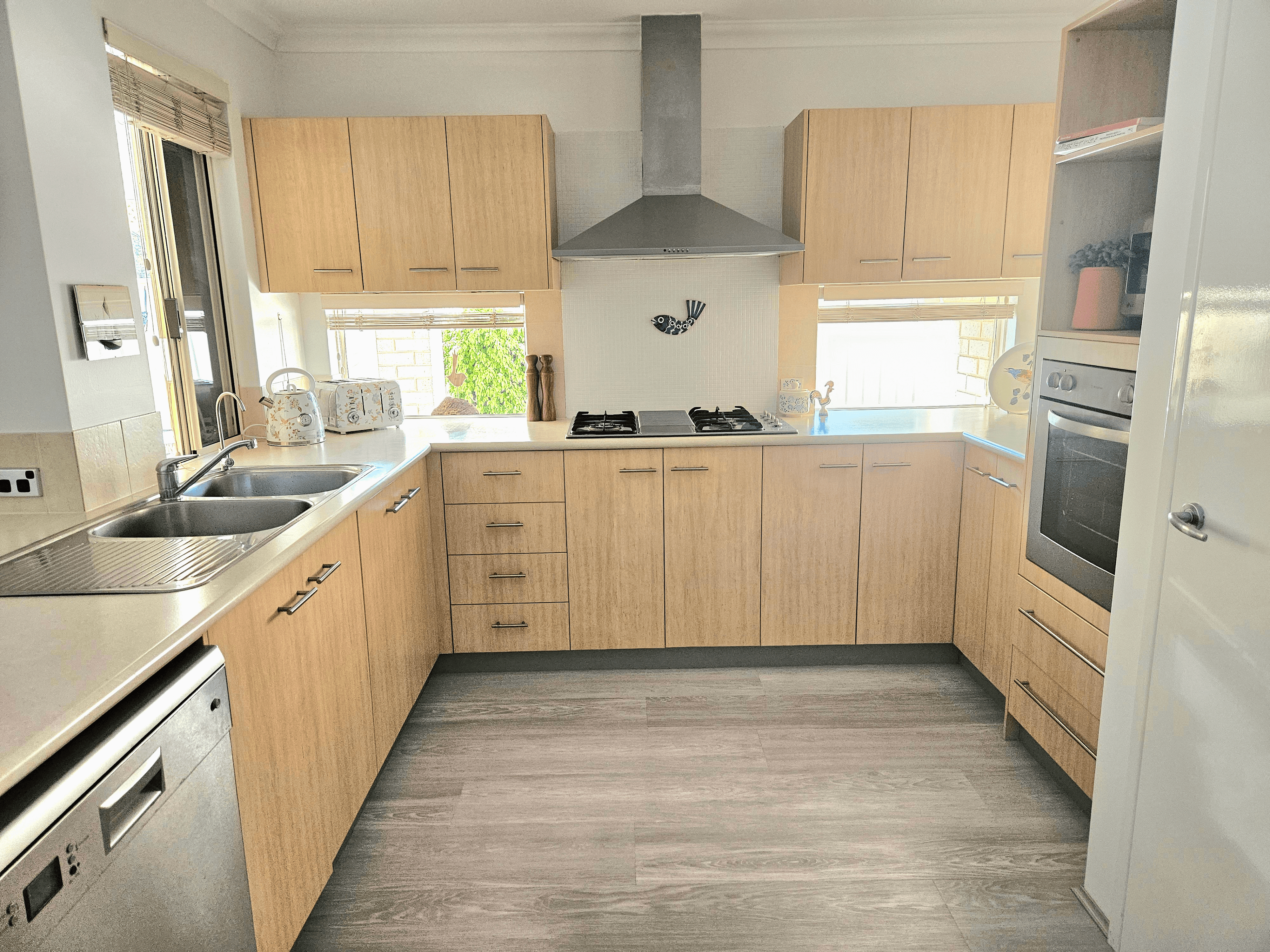 2 Beachfields Drive, BROADWATER, WA 6280