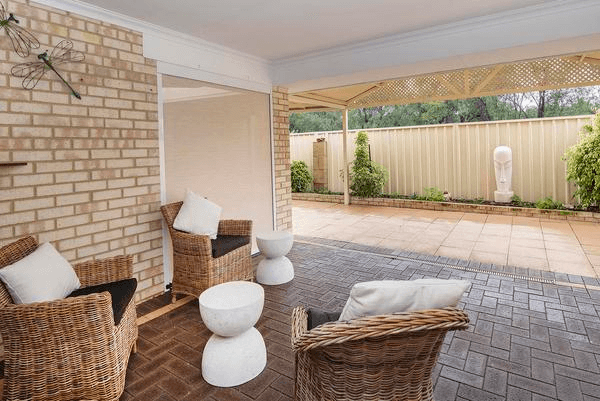 2 Beachfields Drive, BROADWATER, WA 6280