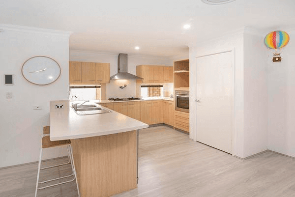 2 Beachfields Drive, BROADWATER, WA 6280