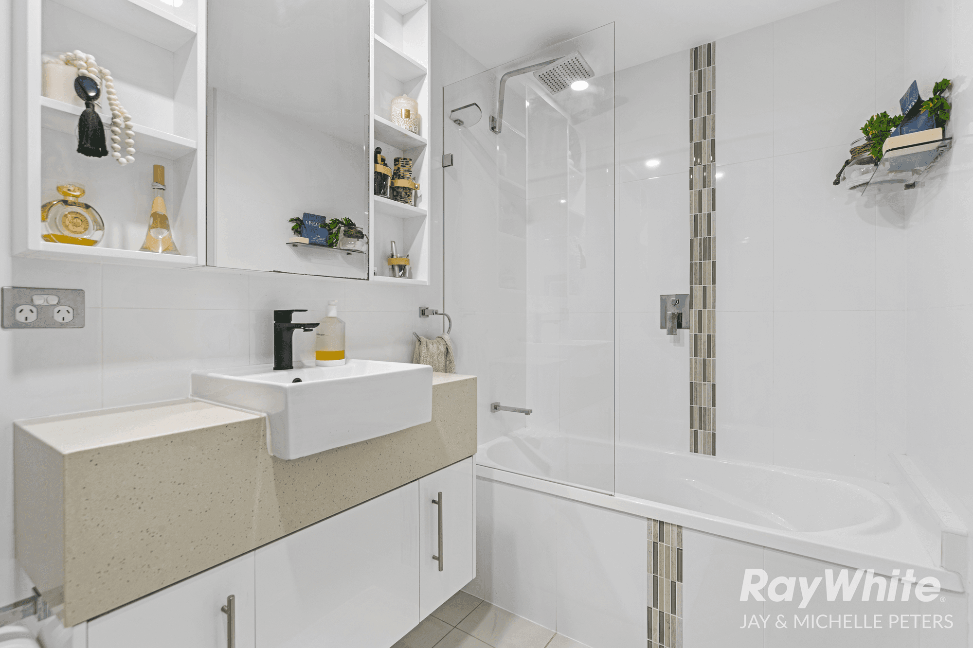 17/80 Hornibrook Esplanade, CLONTARF, QLD 4019