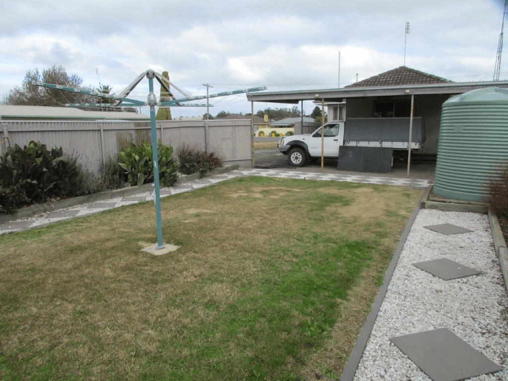 17 JAMOUNEAU STREET, WARRACKNABEAL, VIC 3393