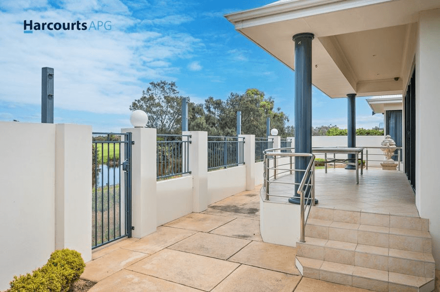 14 Gleneagles Way, PELICAN POINT, WA 6230