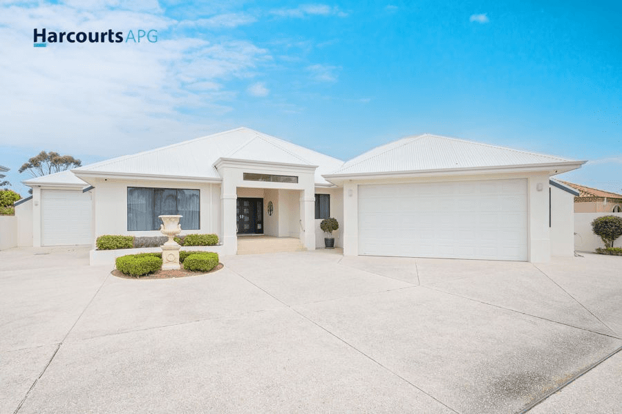 14 Gleneagles Way, PELICAN POINT, WA 6230