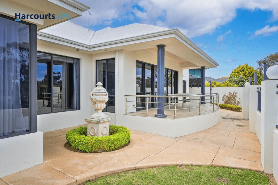 14 Gleneagles Way, PELICAN POINT, WA 6230