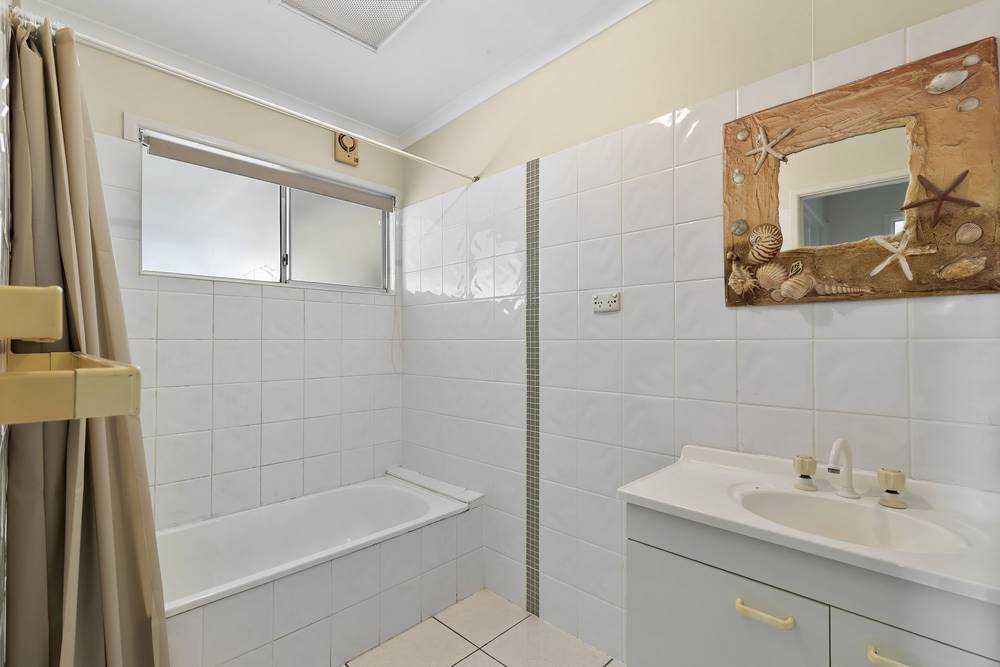 15 Dwyer Street, BEACHMERE, QLD 4510