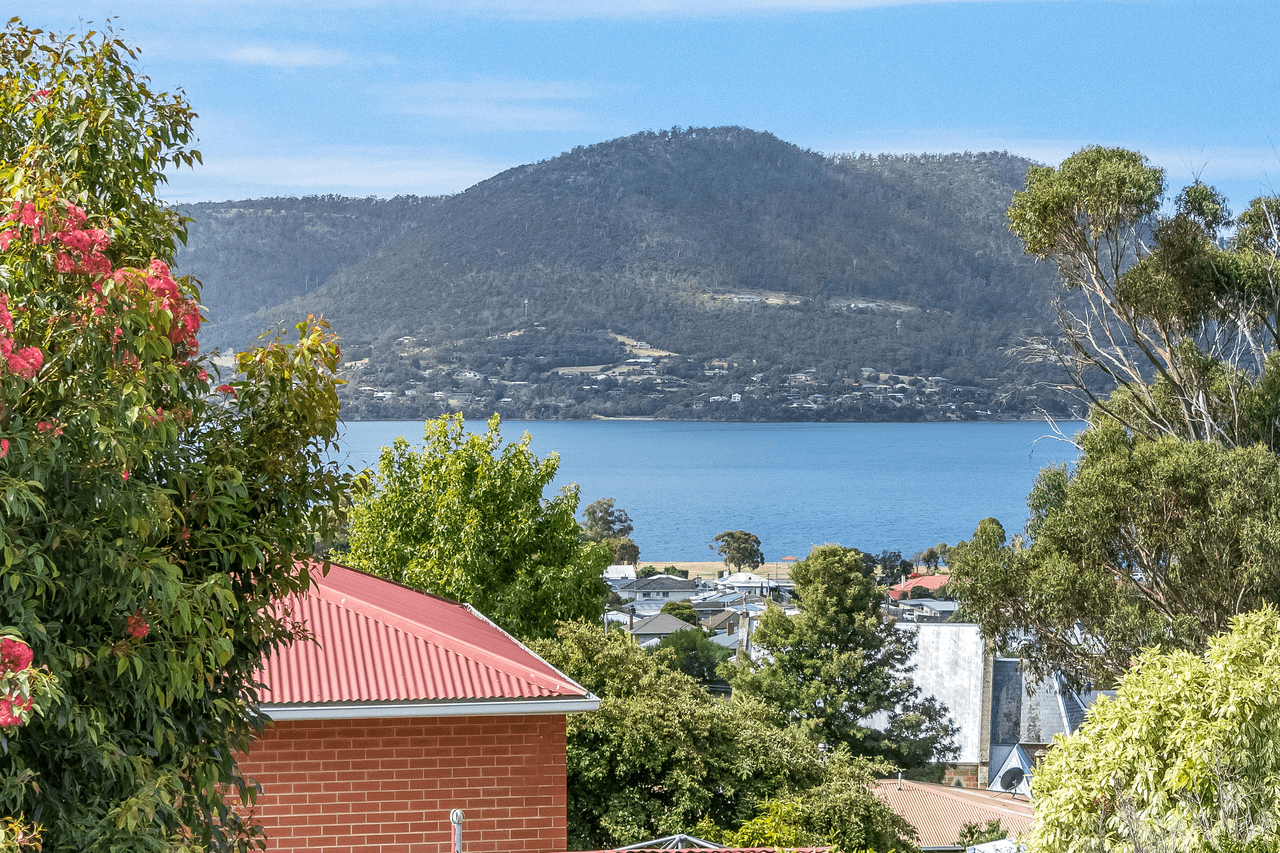 1/17 Tilyard Street, MONTROSE, TAS 7010
