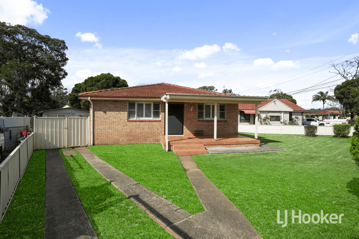 16 Palau Crescent, LETHBRIDGE PARK, NSW 2770