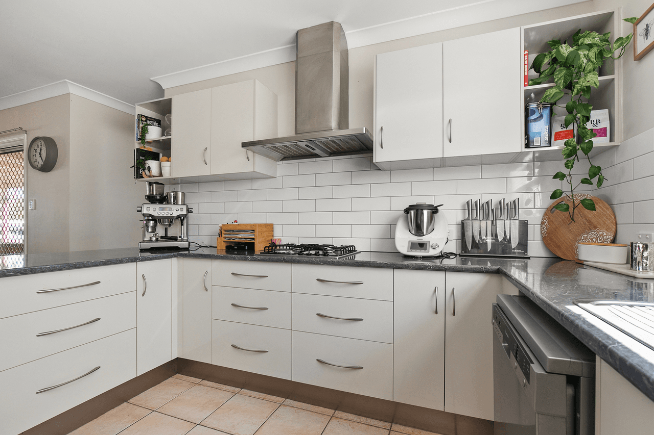 1  Baldwin Street, EMERALD, QLD 4720