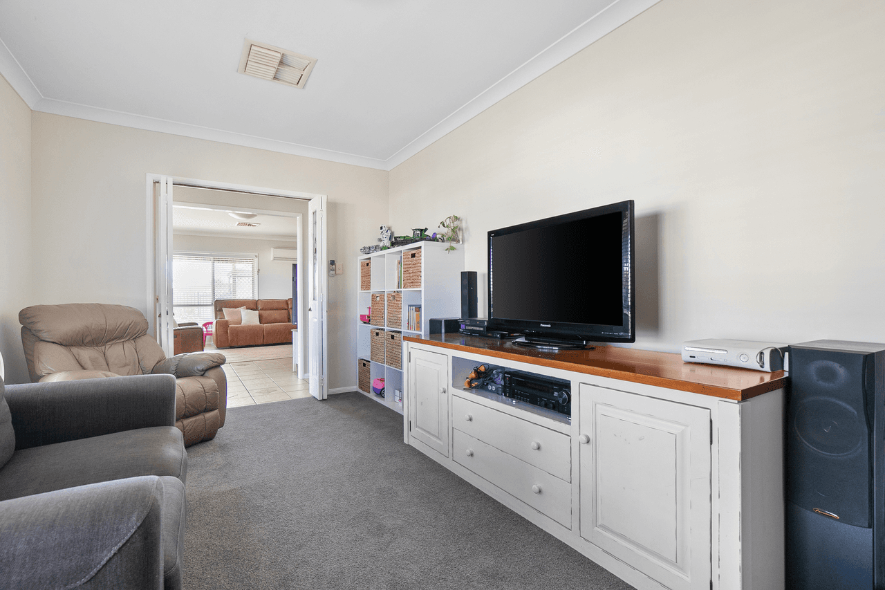1  Baldwin Street, EMERALD, QLD 4720