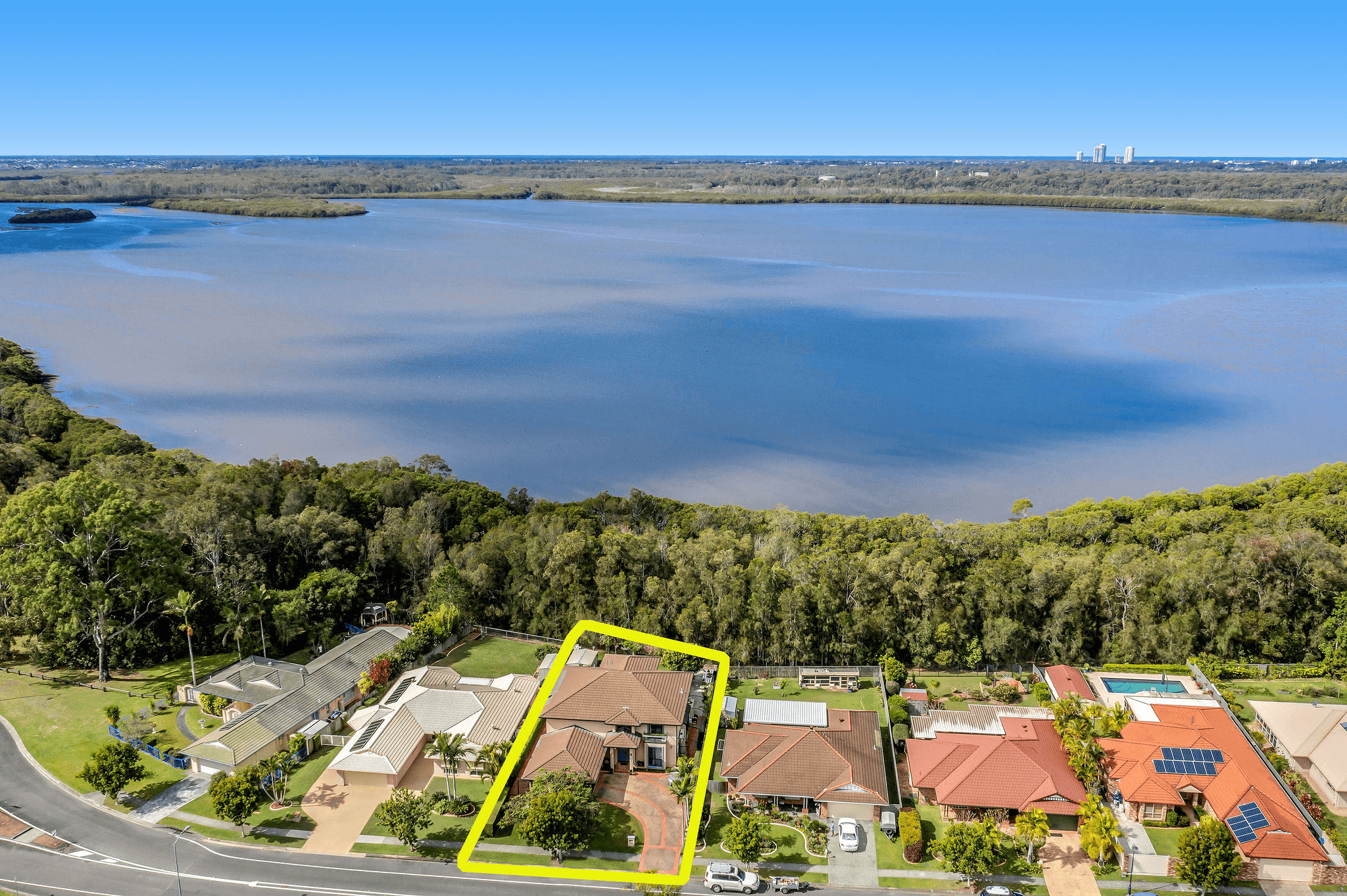 6 GIPPSLAND DRIVE, HELENSVALE, QLD 4212