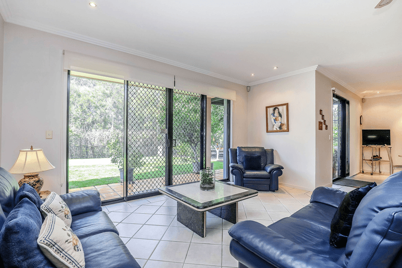 6 GIPPSLAND DRIVE, HELENSVALE, QLD 4212