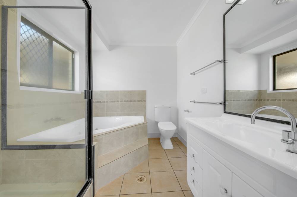 176 J Hickey Avenue, CLINTON, QLD 4680