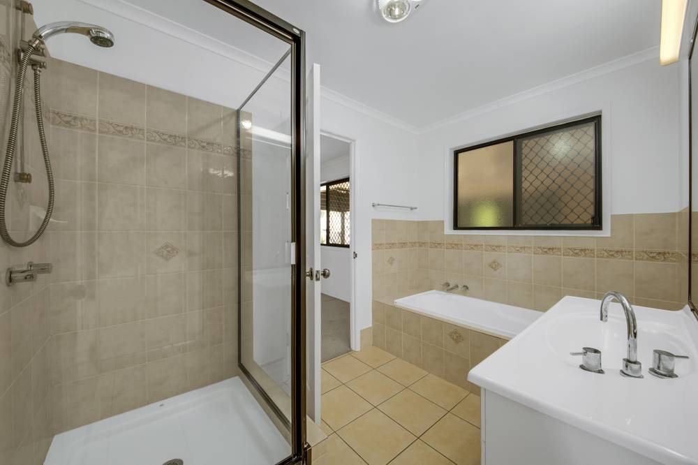 176 J Hickey Avenue, CLINTON, QLD 4680