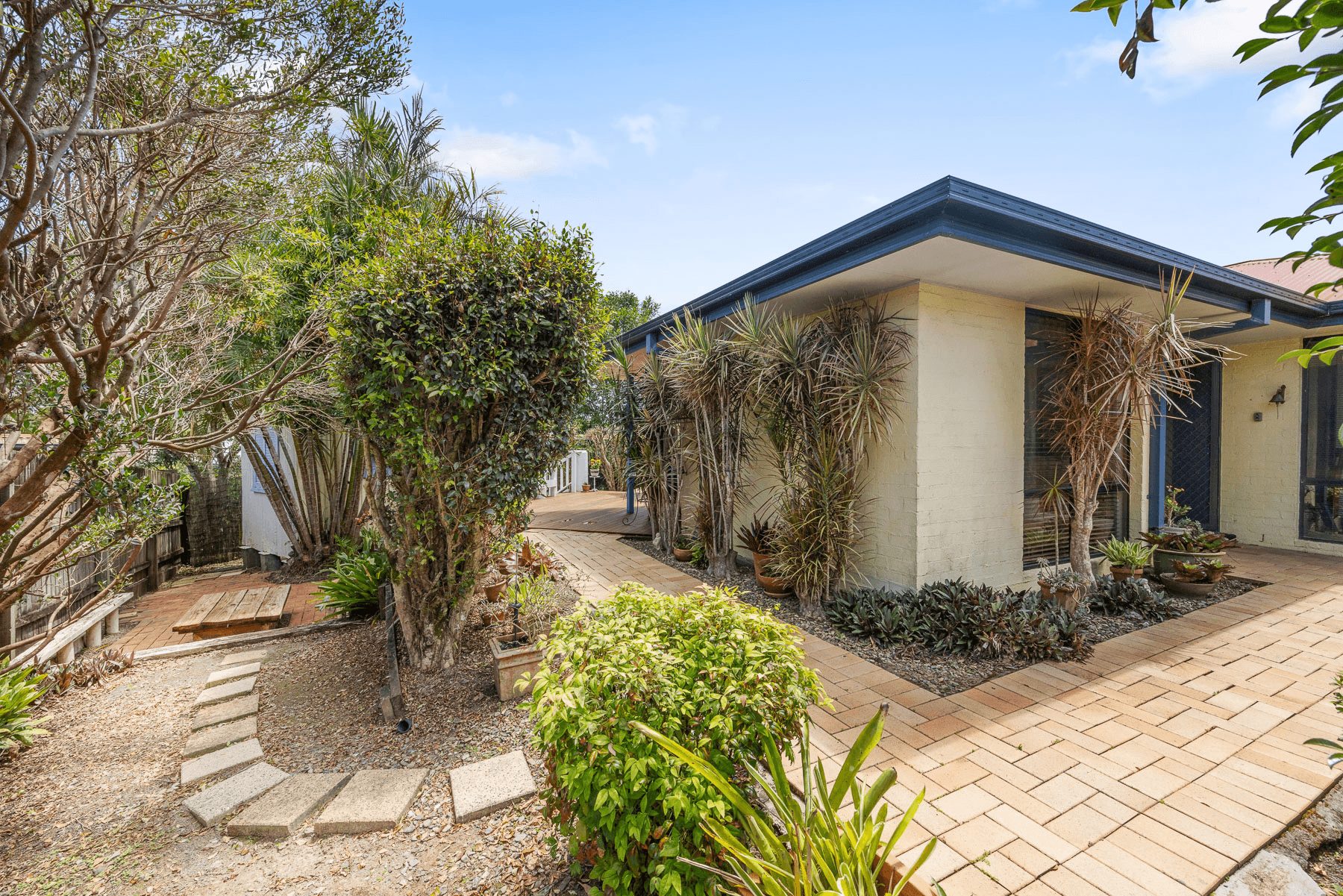 8 Ashgrove Drive, COOROY, QLD 4563