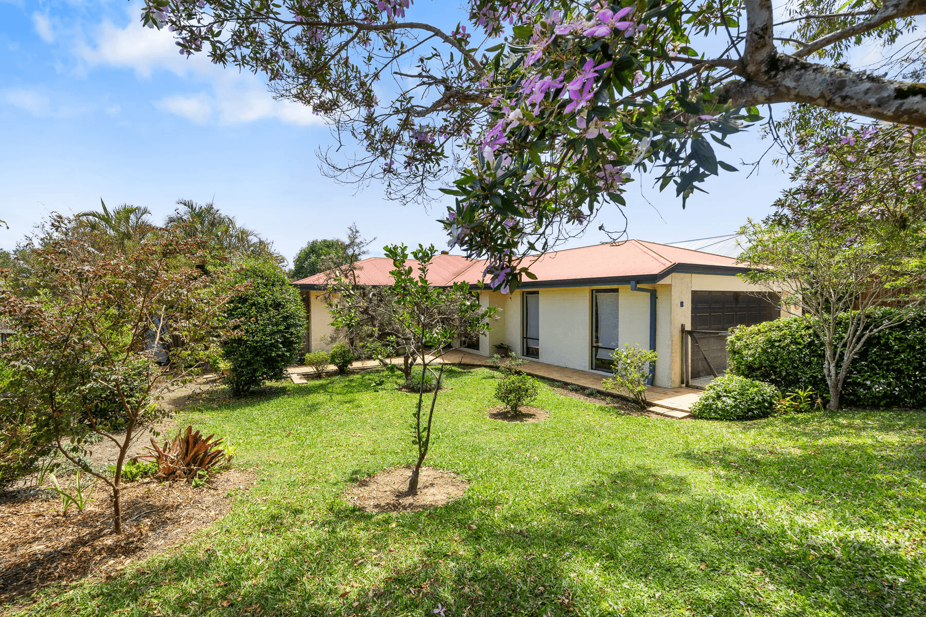 8 Ashgrove Drive, COOROY, QLD 4563