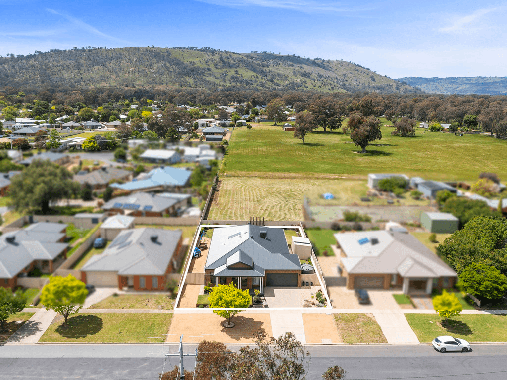 47 Weir Street, EUROA, VIC 3666