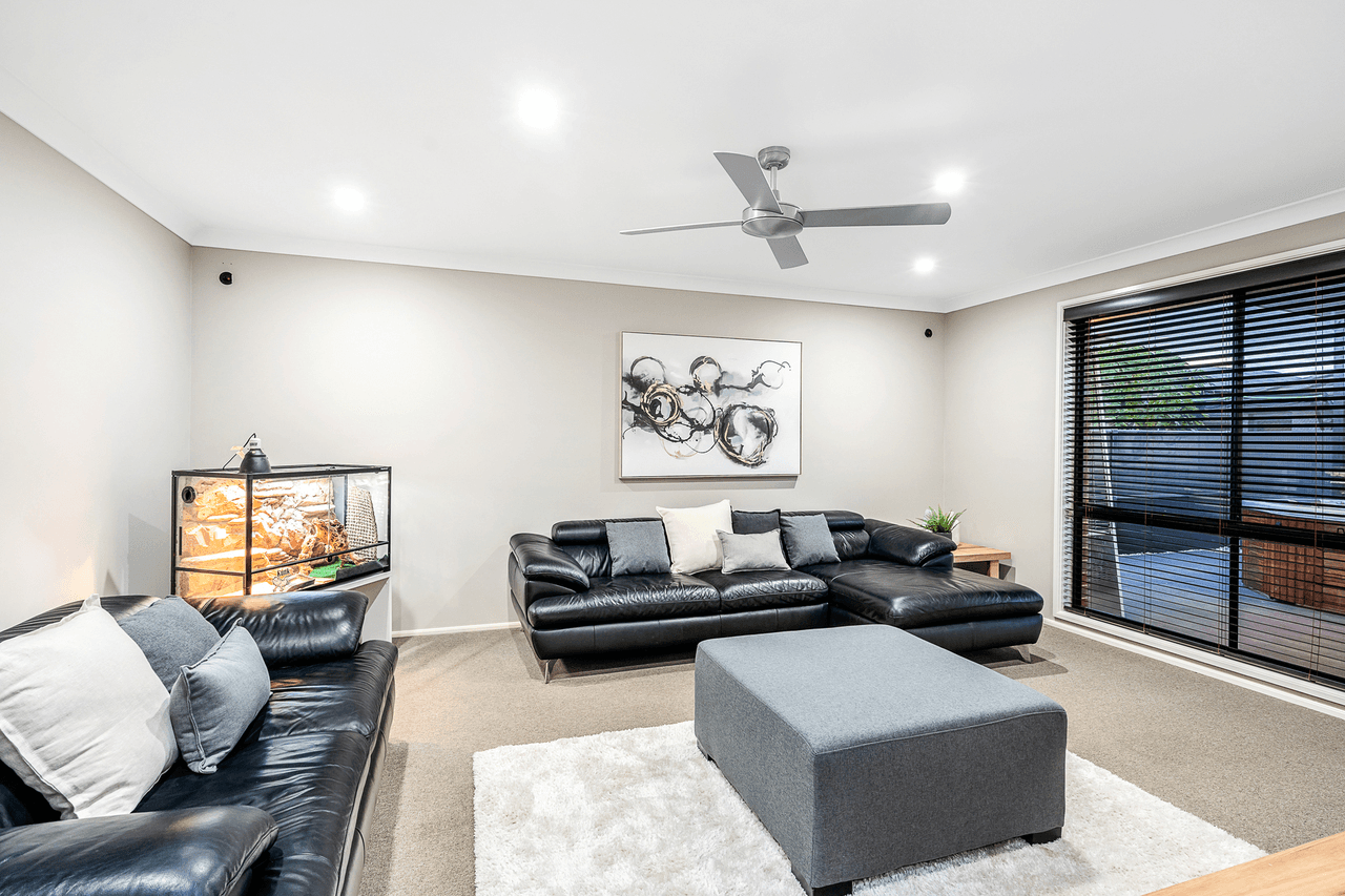 16 Jenkin Street, Ropes Crossing, NSW 2760