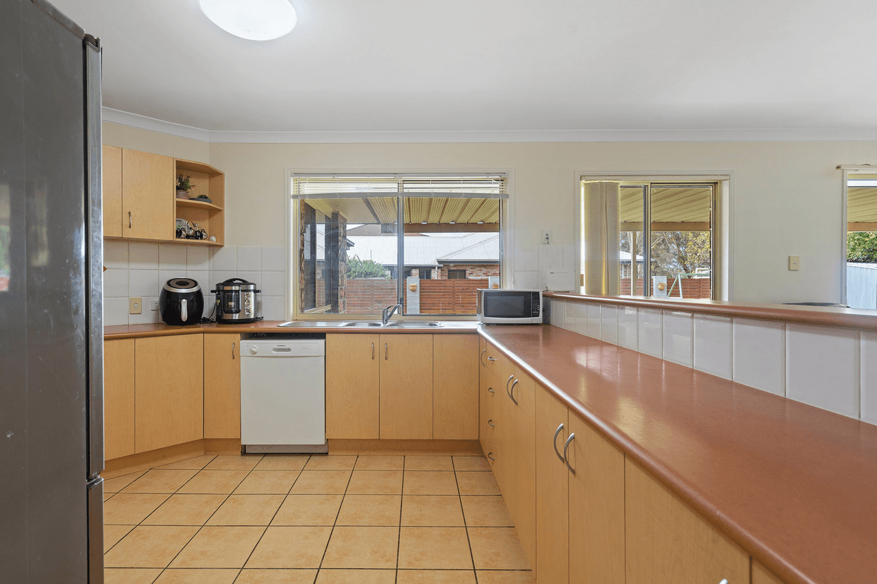 7 Fairway Drive, MEADOWBROOK, QLD 4131