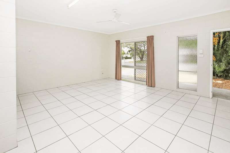 7 Vigilant Close, Bentley Park, QLD 4869