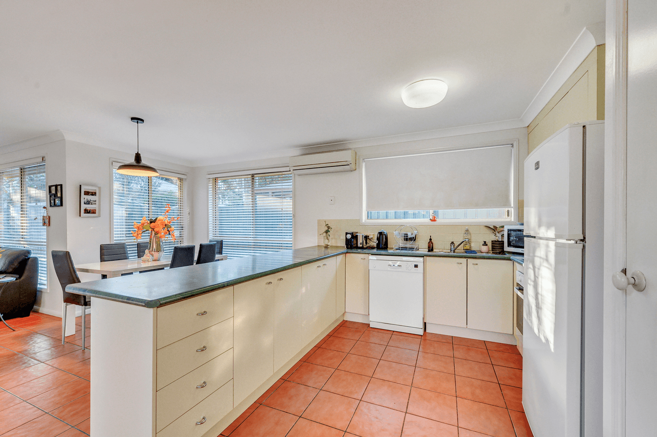 42 Bishop Street, FOREST LAKE, QLD 4078