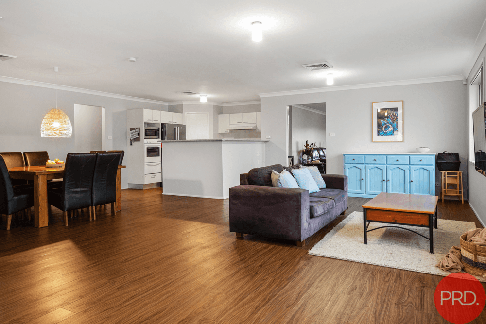 15 Honeyoak Drive, ABERGLASSLYN, NSW 2320